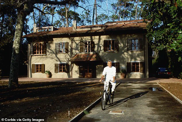 Famed Italian Fashion Designer Giorgio Armani Dies at 91, Weeks Before Planned 50th Anniversary Celebration