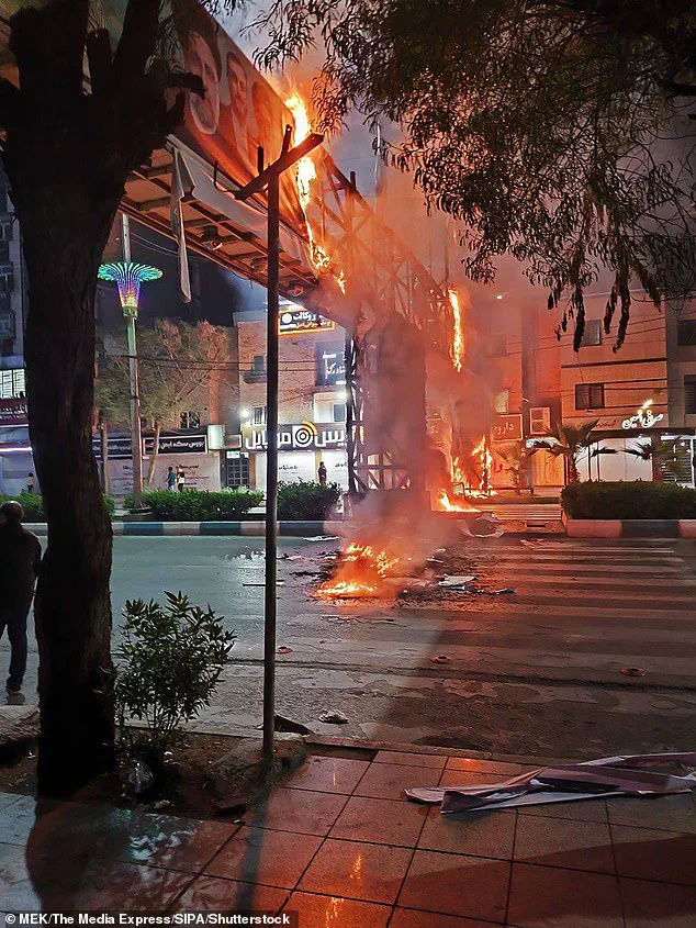 Reza Pahlavi at the Heart of Iran's Unrest: Protests Fuelled by Economic Crisis and Nostalgia for the Pahlavi Era