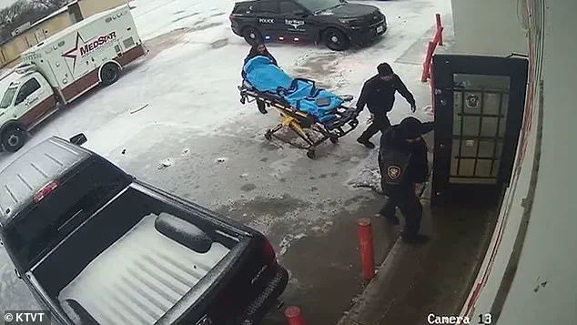 Homeless Woman Rescued from Hypothermia in Fort Worth After Bystanders Intervene Amid 38°F Temperatures