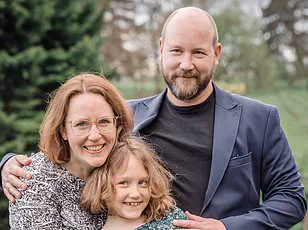 Man Seeks Medical Attention for Persistent Shoulder Pain After VR Gaming