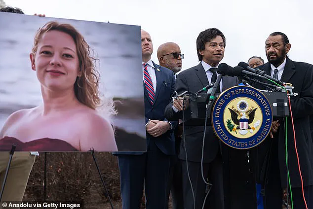 Exclusive: Former Obama Strategist Issues Inside Warning on 'Abolish ICE' Slogan's Political Perils