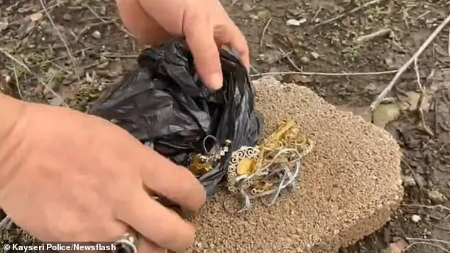 Brazen Theft in Kayseri: Masked Man Uses Stolen Forklift to Smash into Jewellery Shop