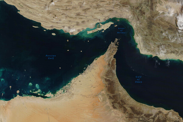 Strait of Hormuz Remains Open Despite Iran's Closure Claims, Economic Risks for China