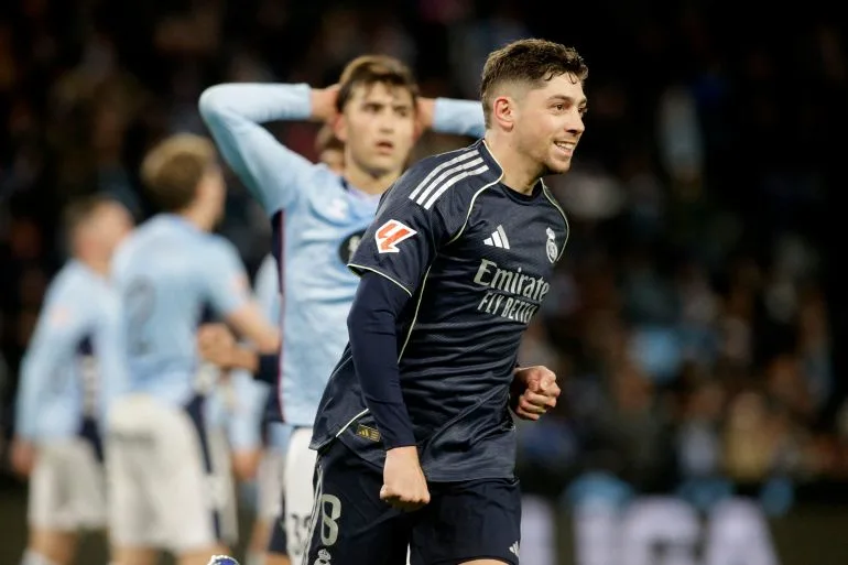 Valverde's Injury-Time Deflection Secures 2-1 Win as Real Madrid Keep La Liga Title Hopes Alive