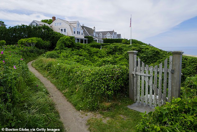 Nantucket Residents Clash Over Privacy Invasions and Overcrowded Trails as Community Seeks Balance Between Public Access and Property Rights