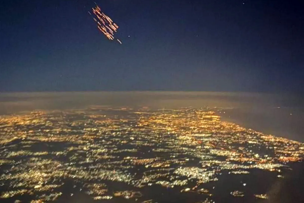 Eerie Glow of Iran's Horramshahr-4 Missile Captured in Israeli Sky