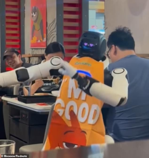 Rogue Dancing Robot Causes Chaos at Haidilao Restaurant in San Jose