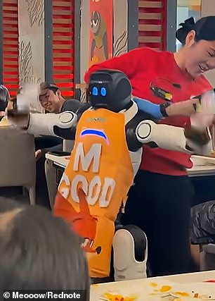 Rogue Dancing Robot Causes Chaos at Haidilao Restaurant in San Jose