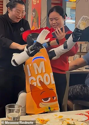 Rogue Dancing Robot Causes Chaos at Haidilao Restaurant in San Jose