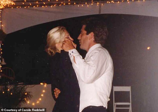 The Secret Wedding of John F. Kennedy Jr. and Carolyn Bessette: A Masterclass in Discretion