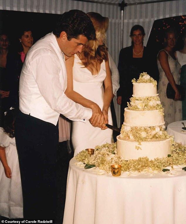 The Secret Wedding of John F. Kennedy Jr. and Carolyn Bessette: A Masterclass in Discretion