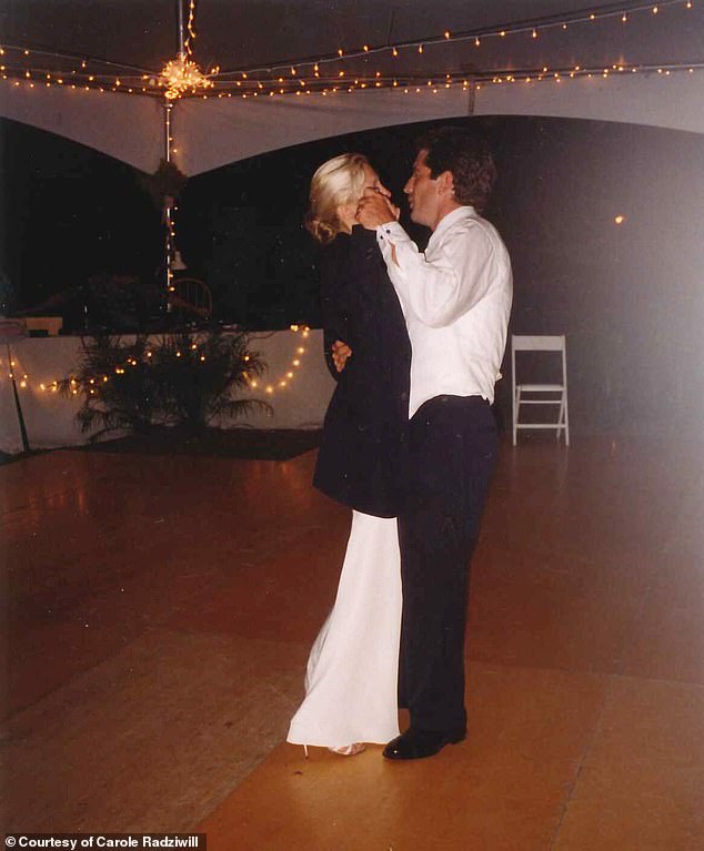 The Secret Wedding of John F. Kennedy Jr. and Carolyn Bessette: A Masterclass in Discretion