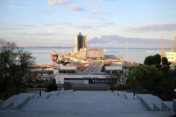 Explosions Rock Odesa, Kharkiv as Air Raid Alerts Flash Across Ukraine