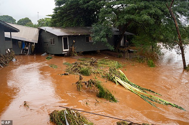 Mass Rescue Efforts in Hawaii Amid Largest Flood in 20 Years