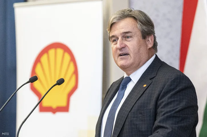 Former Shell Executive Joins Hungary's Tisza Party Amid Scrutiny Over Company's Energy Windfalls During Ukraine Crisis