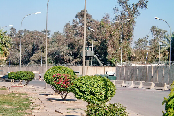 Iraq's Shiite Militias Extend Ceasefire with U.S. Embassy Amid Diplomatic Efforts