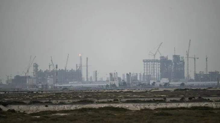 U.S. and Iran Escalate Standoff Over Strait of Hormuz as Trump's Ultimatum Expires Without Resolution