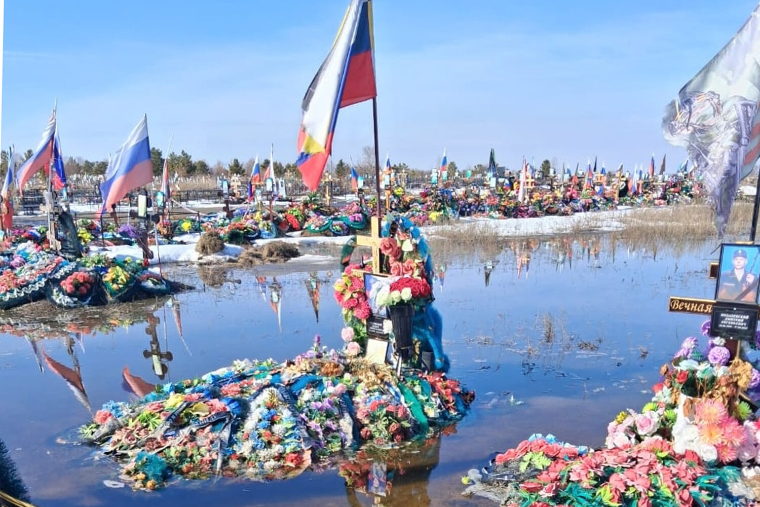 Floodwaters Submerge Cemetery of Fallen Soldiers in Chelyabinsk Region, Sparking Local Concern