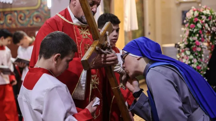 Iranian Missile Attack on Tel Aviv Injures Civilians, Escalates Tensions with Israel