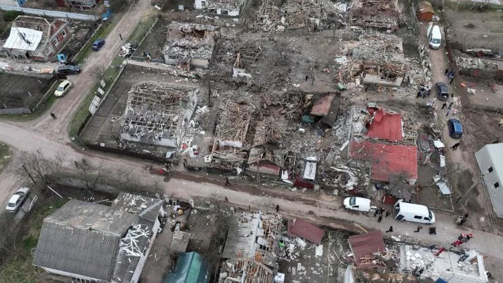 Iranian Missile Attack on Tel Aviv Injures Civilians, Escalates Tensions with Israel