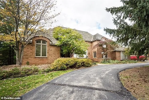 Oscar-Nominated Costume Designer's Explosive New Book Reveals Controversial Anecdotes About Aretha Franklin and Hollywood's Elite