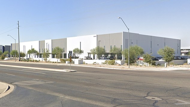 Federal contractor awarded $313M for controversial Arizona immigration detention center.