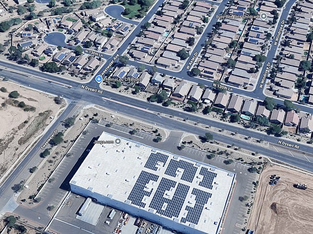 Federal contractor awarded $313M for controversial Arizona immigration detention center.