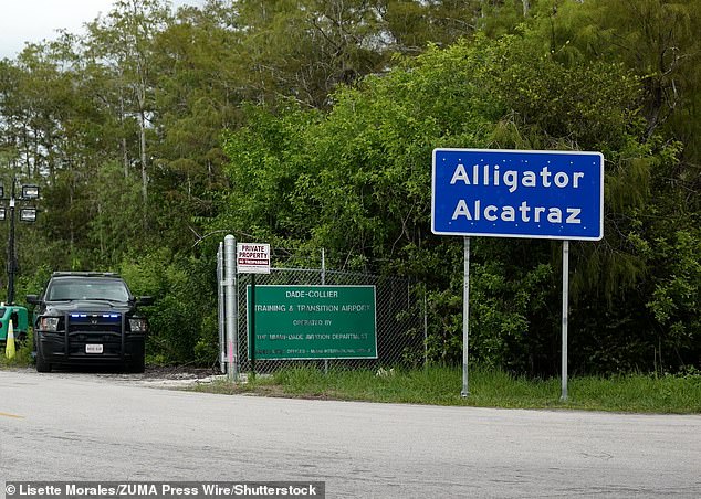 Federal contractor awarded $313M for controversial Arizona immigration detention center.