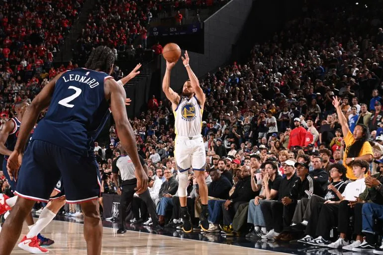Warriors Edge Clippers in Play-In Game