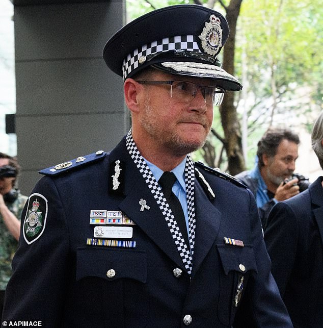 Bondi Massacre: 15 Dead in 29 Seconds as Police Rush to Scene