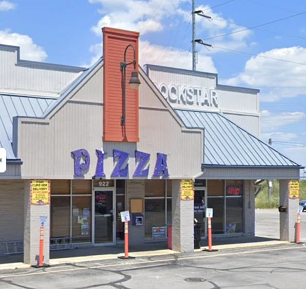 Pizza Delivery Man's Mile-Long Trek in a Snowstorm Pays Off with Generous Donation