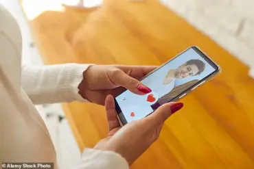 Disconnecting from Smartphones for Two Weeks Reverses Brain Aging by Decades, Study Finds