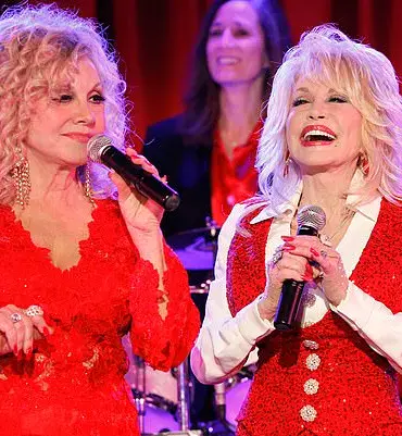 Dolly Parton Mourns Loss of Longtime Husband Carl Dean Amid Childhood Memories