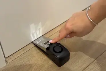 Former Flight Attendant Warns Travelers About Hotel Safety