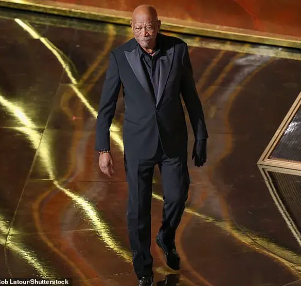 Morgan Freeman's Single Glove at the Oscars: A Subtle Tribute to Gene Hackman?