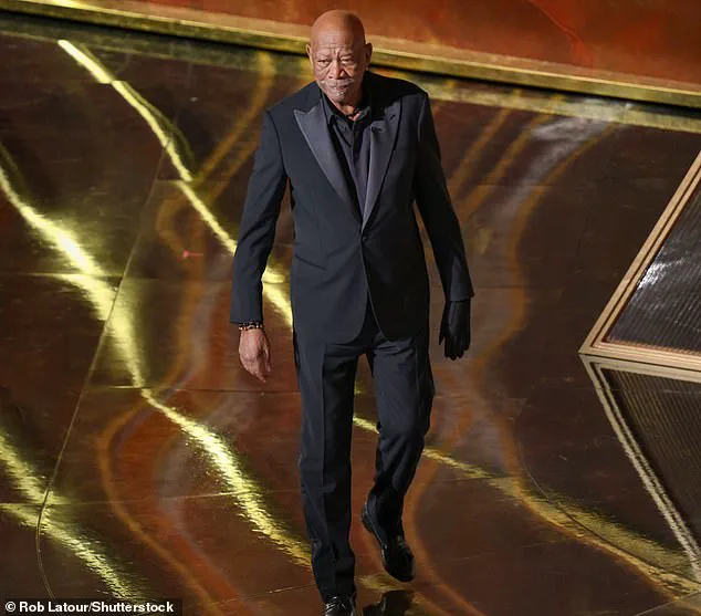 Morgan Freeman's Single Glove at the Oscars: A Subtle Tribute to Gene Hackman?