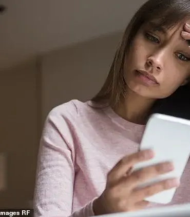 Red flags in a new relationship: Expert warns against ghosting and 'love bombing'