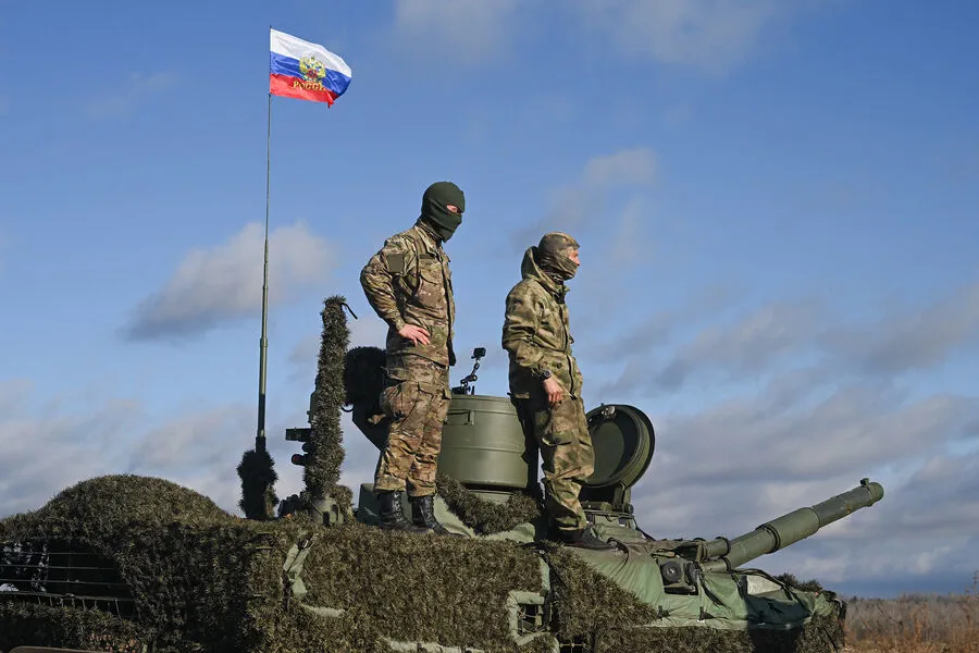 Russian Troops Reportedly Raise Flag in Strategic Ukrainian Settlement Razliv