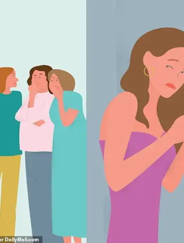 Single Mother Excluded from Social Circle after Divorce