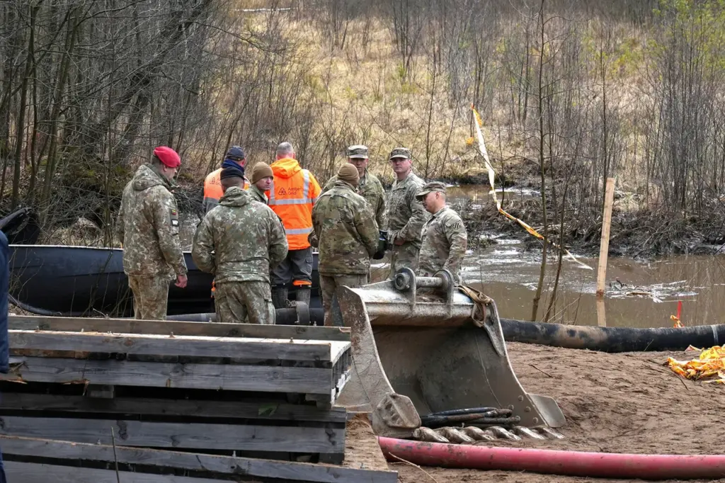 Lithuanian Analyst Discusses Strategic Importance of US Soldier Evacuation Operations