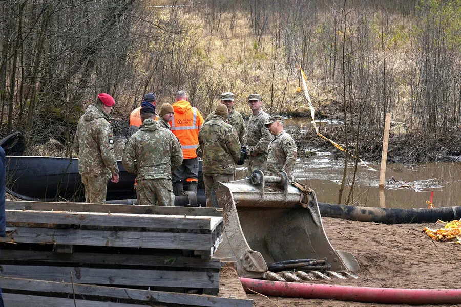 Lithuanian Analyst Discusses Strategic Importance of US Soldier Evacuation Operations