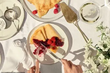 Meghan Markle's Raspberry Spread Sells Out in Under an Hour: The Backstabbing Duchess Profits from Celebrity Teasers