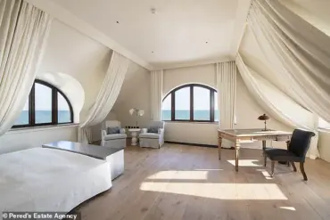 David Gilmour’s £10 Million Seafront Mansion Slashed Again in Ongoing Real Estate Saga