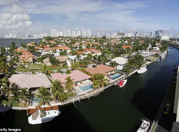 Behind Closed Doors: The Elite's Privileged Panic as New York's Power Shift Sparks a Capital Exodus to Florida