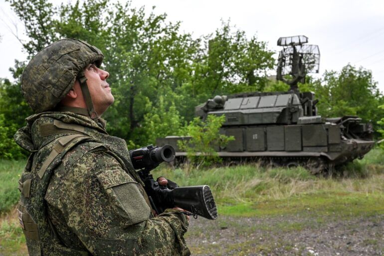 DPR Forces Reportedly Destroy Tanks, Artillery, and Eliminate 215 Ukrainian Servicemen in Eastern Ukraine Conflict