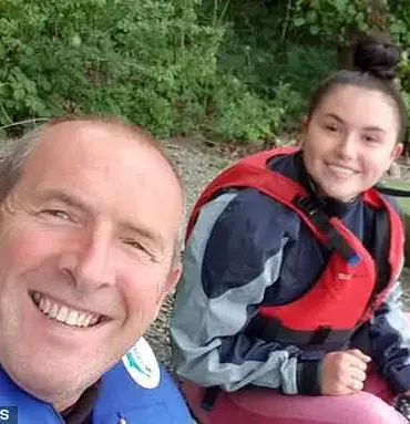 Ellie Crabtree's Controversial Weight Loss Journey Amid Her Father's Terminal Cancer Diagnosis