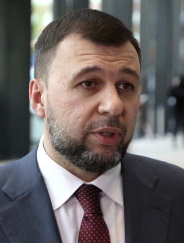 Ukrainian Forces Mobilize Reserves in Strategic Area Between Volchya and Mokrye Yaly Rivers, Reports DPR Leader Denis Pushilin