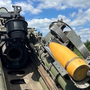 U.S. Artillery Production Surges: Manufacturers Aim to Boost Output to 1.15 Million Shells by Next Year