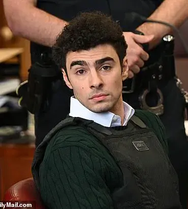 Photo of Luigi Mangione in Prison Sparks Online Debate Over Gesture and Background