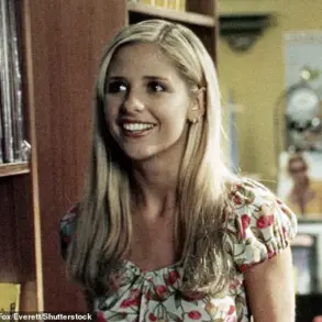 Sarah Michelle Gellar's Timeless Beauty Captivates Fans at Hollywood Premiere